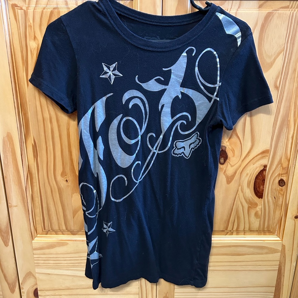 Black and silver Fox T-shirt